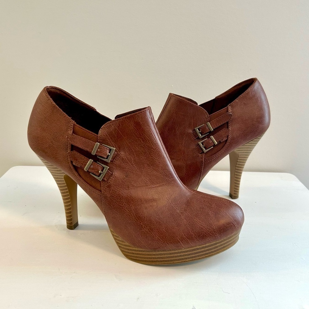 Fioni Brown Buckle Platform Ankle Boots